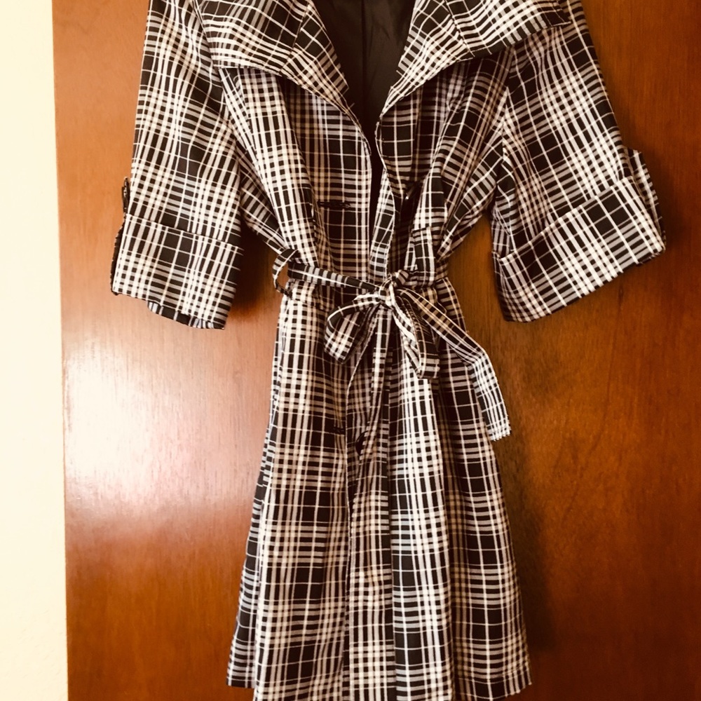 Three-quarter length sleeve beautiful rain jacket